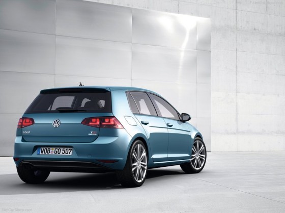 Volkswagen-Golf_2013_800x600_wallpaper_11