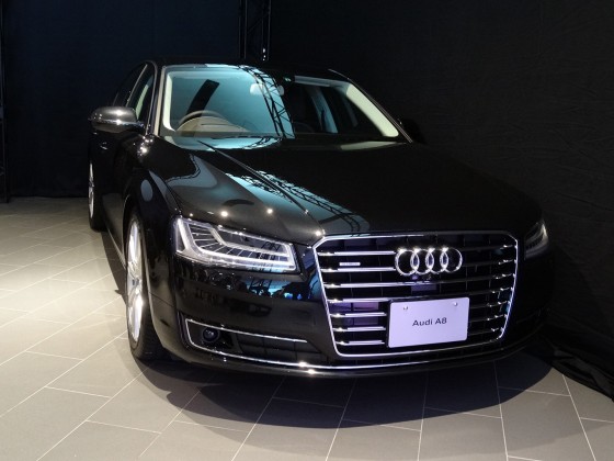 新しいトランスポーターにaudi A8で運ばれた美女は Audi Style